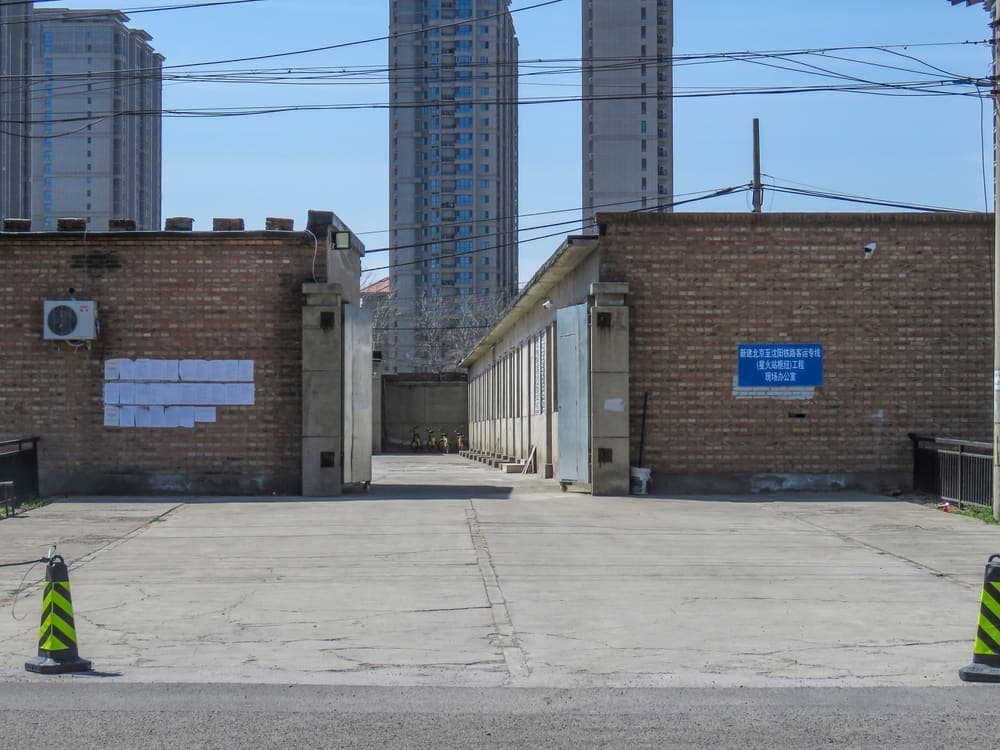 Fotografía real de caseta para obra para catálogo de CAMHE Infraestructura